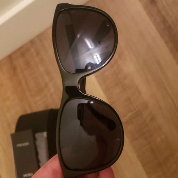 Prada sunglasses - Picture 3 of 12
